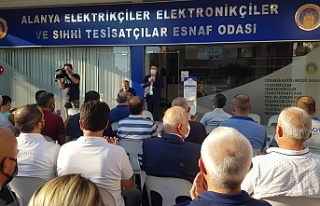 Alanya Elektrikçiler Odası aşure dağıttı