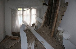Alanya’da taş ev çöktü:1 yaralı