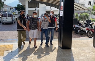 Alanya’da uyuşturucuyla yakalanan iki kardeş adliyede