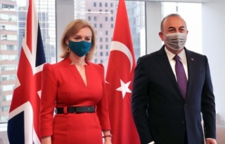 Bakan Çavuşoğlu'ndan Liz Truss'a tebrik