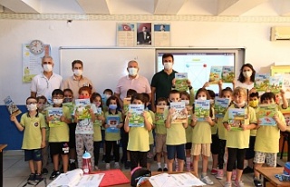Başkan Şahin'den öğrencilere kitap jesti