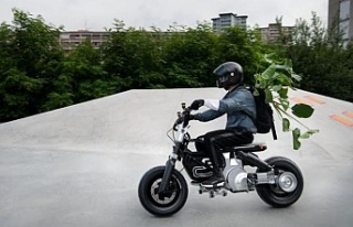 BMW, bisiklet ile motosikleti birleştiren yeni elektrikli...