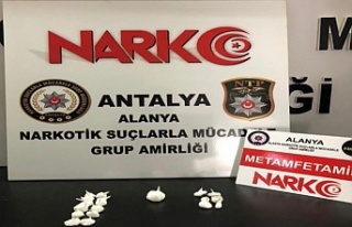 Manavgat’tan Alanya’ya gelen uyuşturucu polise...