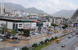 Alanya'da çevre yolunu su bastı! Vatandaşlar...