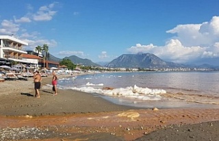 Alanya’da denizin çamurlu hali çıldırttı!