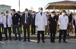 Alanya’da sağlık çalışanları Atatürk’ü...