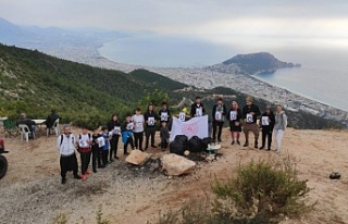 Şampiyon bisikletçiler Alanya’da doğayı temizledi