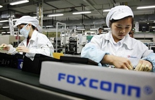 Apple tedarikçisi Foxconn protestolar sebebiyle fabrikasını...