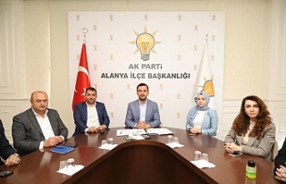 Alanya'da AK Parti yönetimi toplandı