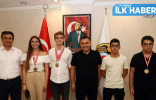 YKS Alanya şampiyonları Başkan Yücel’i ziyaret...