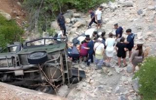 Alanya’da 8 kişinin yaralandığı kazada sürücü...