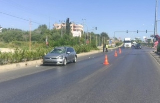 Otomobilin çarptığı scooter sürücüsü hayatını...