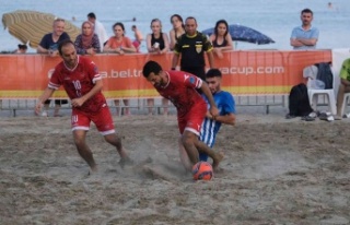 Türkiye bölgesel plaj futbolu ligi Alanya'da...