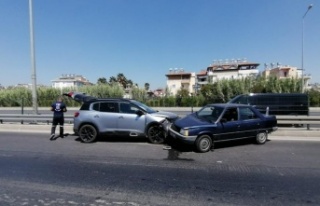 Alanya yolunda korkutan kaza! 3 kişi yaralandı