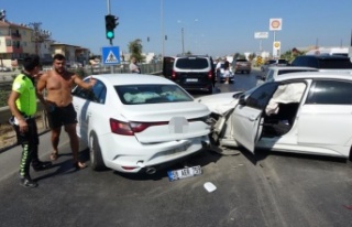 Alkollü sürücü kırmızı ışıkta bekleyen araçların...