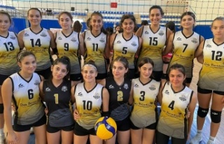 Alanyalı voleybolcular güzel bir başlangıç yaptı