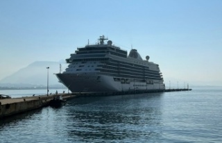 ‘Seven Seas Explorer’ Alanya Limanı'na yanaştı