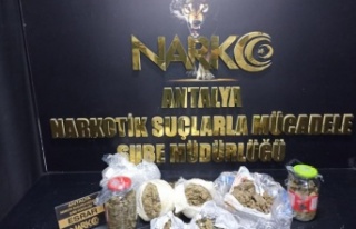 Antalya'da 3 kilo 800 gram uyuşturucu madde...