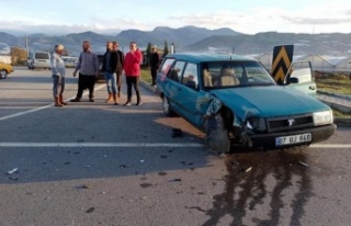 Gazipaşa’da kamyonet ile otomobil çarpıştı:...