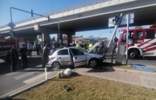 Otomobil ve 2 motosikletin çarpıştığı kazada...