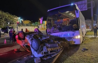 Yolcu otobüsü ile otomobil çarpıştı: 1 ölü,...