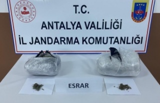 Otobüsteki yolcunun çantasından 3 kilogram 600...