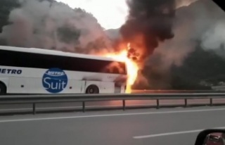 Seyir halindeki yolcu otobüsü alev alev yandı!