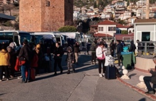 Alanya’ya deniz yoluyla depremzede getirildi