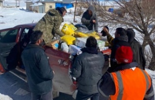 Deprem bölgesindeki uzak köylere yardım ulaştırıyorlar