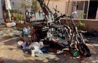 Gazipaşa’da yanan elektrikli motosikletler küle...