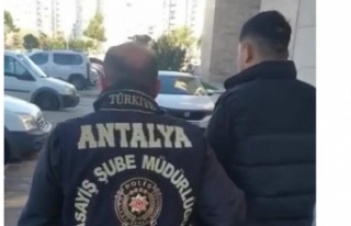 Polis ve savcı olarak kendini tanıtıp 2 milyon...