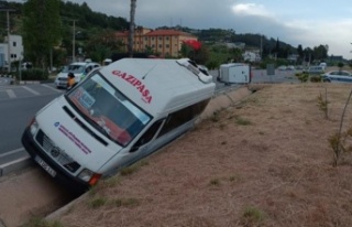 Alanya'da feci kaza ! yolcu minibüsüyle kamyonet...