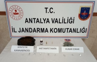 Turizm bölgesinde uyuşturucu satan şüpheli jandarmadan...