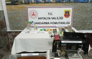 Jandarma uyuşturucu tacirlerine göz açtırmıyor...