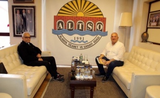Alanya’nın usta ismi kitabını ilk Başkan Şahin’e takdim etti
