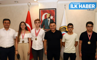 YKS Alanya şampiyonları Başkan Yücel’i ziyaret ettiler