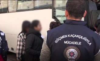 Alanya'da hamamda kaçak çalışanlara polis baskını!
