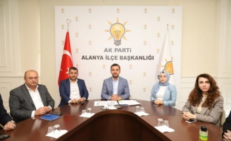 Alanya'da AK Parti yönetimi toplandı