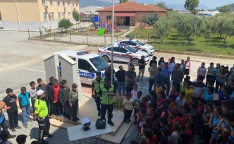 Trafik ekipleri 380 öğrenciye ve 32 öğretmene trafik eğitim semineri verdi