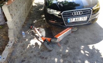Ticari taksiye çarpan scooter sürücüsü yaralandı