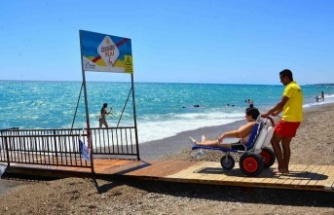 Manavgat’ta engelli vatandaşlara 'Özgür Plaj' ayrıcalığı.