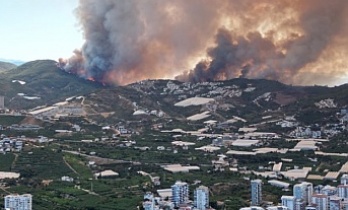 Alanya felaketlerle boğuşurken muhataplar fuarda