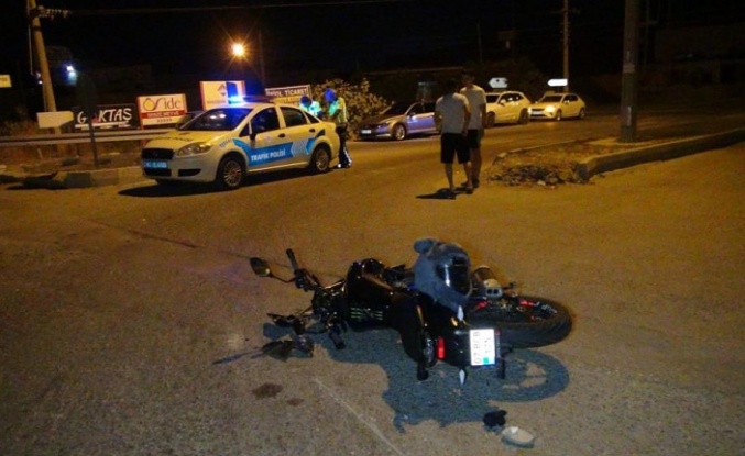Hafif ticari araçla motosiklet çarpıştı: 1 yaralı