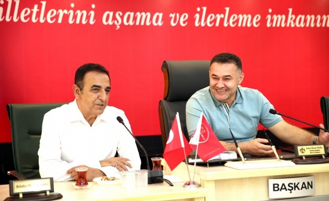 MHP İLÇE BAŞKANI VE YENİ YÖNETİMİNDEN BAŞKAN YÜCEL’E ZİYARET