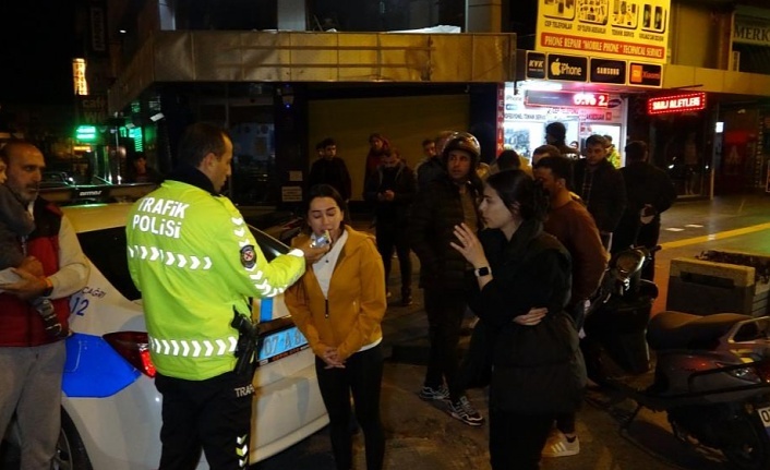 Kamyonetin Altında Kalmaktan Son Saniye Kurtuldular